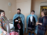В праздник Рождества Христова Глава Россошанской епархии посетил акушерское отделение ЦРБ г. Россоши