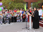 Благочинный  Богучарского церковного округа иерей Иоанн Суздальцев  поздравил школьников с Днем знаний