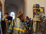13 октября в Покровском храме с.Шапошниковка Епископ Россошанский и Острогожский Андрей совершил богослужение в честь праздника Покрова Пресвятой Богородицы