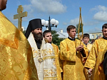 В день памяти всех святых земле Российской просиявших епископ Россошанский и Острогожский Андрей возглавил Крестный ход в г. Россошь