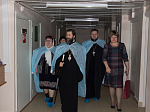 В праздник Рождества Христова Глава Россошанской епархии посетил акушерское отделение ЦРБ г. Россоши