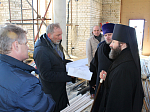 Преосвященнейший епископ Андрей совершил освящение крестов для строящегося Троицкого храма