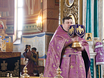 Богослужения в Неделю Крестопоклонную с чином изнесения Креста в Ильинском соборе г. Россошь