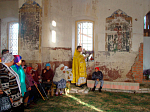Первая Божественная литургия в восстанавливаемом храме в селе Липчанка