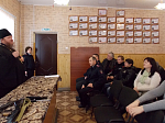 Настоятель Свято-Митрофановского храма протоиерей Сергий Чибисов посетил Верхнемамонское отделение внутренних дел