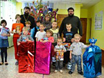 Воспитанники Калачеевского социально-реабилитационного центра получили рождественские подарки