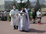 Освящение пасхальной снеди на территории Ильинского кафедрального собора г. Россошь
