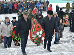 Епископ Россошанский и Острогожский Андрей в Героев Отечества возложил цветы к Братской могиле