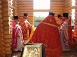 В праздник святых благоверных князей Бориса и Глеба совершена Божественная литургия в строящемся деревянном храме села Петренково