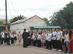 Настоятель Покровского храма принял участие в линейках к началу нового учебного года