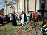 Панихида у могилы новопреставленного почетного настоятеля Казанского храма протоиерея Александра Долгушева