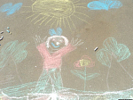 Участие Каменского детского садика «Колокольчик» в конкурсе рисунков на асфальте «Мамочка моя»