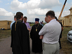 Епископ Россошанский и Острогожский Андрей освятил купол и крест строящейся часовни