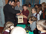 Священнослужитель провел  в сельской школе мастер-класс по изготовлению кормушки для птиц