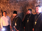 Владыка Андрей совершил Божественную литургию, посетил гала — концерт Пасхального фестиваля и пещерный комплекс в ходе поездки на Калачеевскую землю