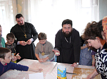 Священнослужители Каменского благочиния провели мастер-класс по изготовлению жаворонков в Коденцовской школе