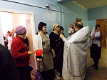 В день Крещения Господня, Богоявления, протоиерей Сергий Чибисов посетил администрацию Верхнемамонского района и районную больницу