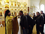 Благочинный Верхнемамонского церковного округа, иеромонах Тихон Жданов проводил земледельцев в поле с молитвой