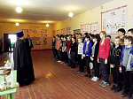 Протоиерей Сергий Чибисов провел беседу с учащимися Верхнемамонской СОШ и освятил помещения школы