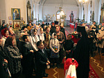 Накануне четверга Светлой седмицы Преосвященнейший епископ Андрей совершил пасхальную вечерню в Свято-Тихоновском храме