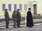 23 февраля иерей Иоанн Суздальцев, благочинный Богучарского церковного округа посетил Богучарскую воинскую часть