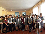 Верхнемамонские школьники поздравили педагогов с Днем учителя