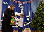 Представители благочиния вручили рождественские подарки в рамках акции "Рождественском чудо-детям"