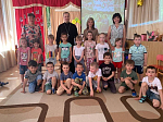 Священнослужитель благочиния посетил Россошанский детский сад №5