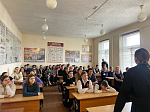 Протоиерей Валерий Желнин посетил детский сад " Сказка" и школу № 4 города Острогожска