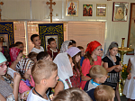 Школьники поздравили прихожан храма Рождества Пресвятой Богородицы с праздником