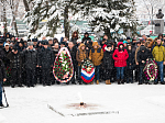Глава Россошанской епархии возложил цветы к памятнику солдатам, погибшим при освобождении г. Россошь в ВОВ