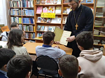 В городской библиотеке прошла встреча священнослужителя с учащимися СОШ №24