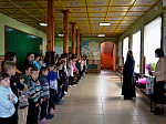 Представители благочиния посетили школу-интернат с пасхальным поздравлением