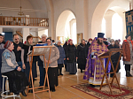 В Торжество Православия в Свято-Митрофановском храме совершили праздничные богослужения и поздравили с прошедшим днем рождения алтарника