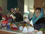 Протоиерей Сергий и матушка Надежда Чибисовы вручили детям из социально-реабилитационного центра подарки от владыки Андрея