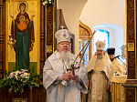 В день Святого Духа митрополит Воронежский и Лискинский Сергий посетил Троицкий храм в микрорайоне Боровое