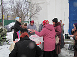 На Масленицу после Божественной литургии матушка Ирина Ельчанинова с помощницами угощала всех прихожан