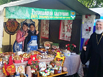 Жёны священнослужителей Россошанского благочиния приняли участие в традиционной благотворительной ярмарке