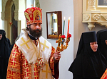 Епископ Россошанский и Острогожский Андрей совершил молебен Пасхальным чином и встретился с паломниками в Костомаровской обители