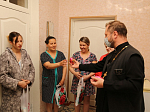 По традиции на Светлой седмице духовенство благочиния посетило родильное отделение районной больницы