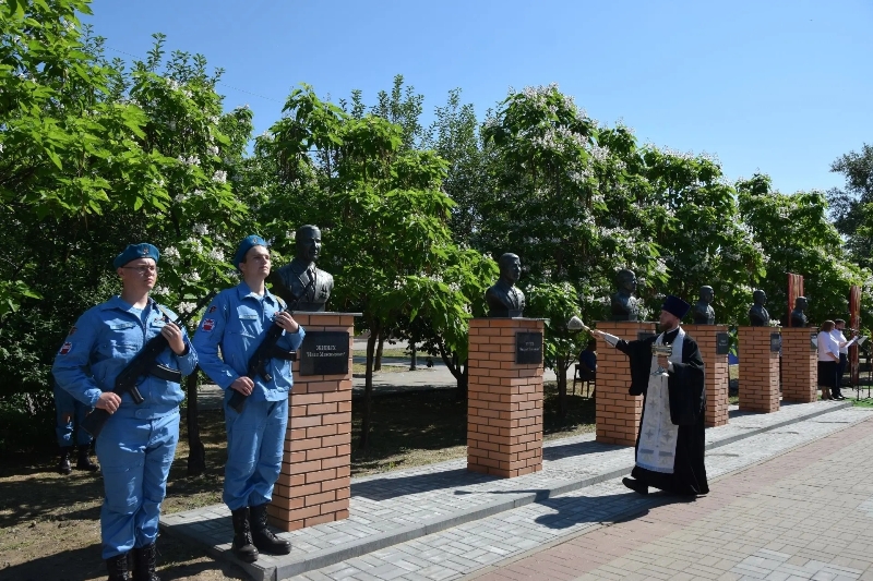 В селе Петропавловка открылась Аллея памяти героев Великой Отечественной войны