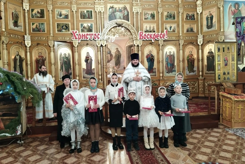 В храме святого великомученика Пантелеимона села Пришиб Калачеевского района состоялся детский рождественский праздник