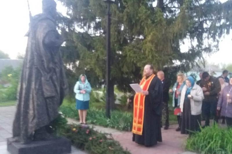 В Нижнем Ольшане совершили молитвенное поминовение павших в годы Великой Отечественной войны