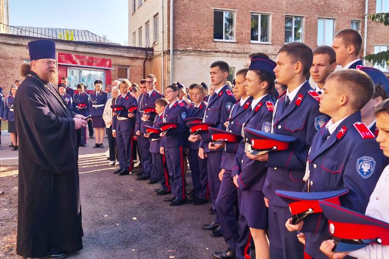 В Острогожском филиале кадетского корпуса почтили память героя: в мероприятии участвовал руководитель епархиального отдела по взаимодействию с казачеством