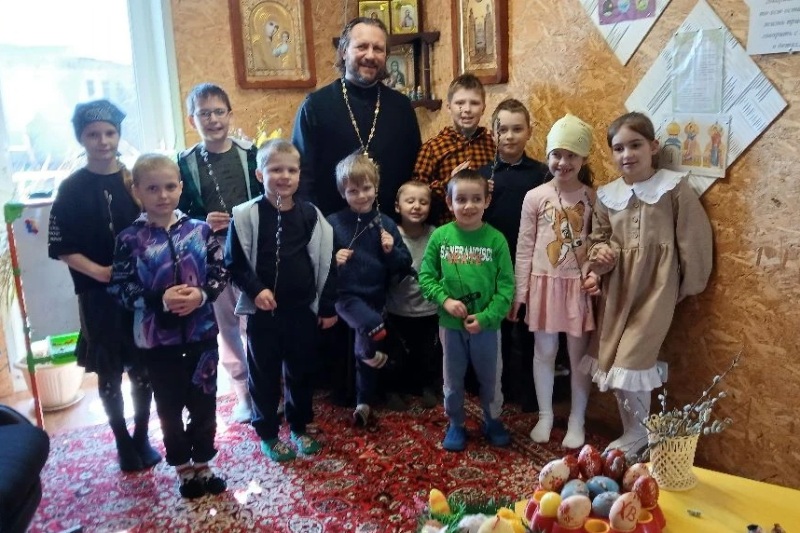 В воскресной группе при храме Архистратига Божия Михаила села Воробьевка состоялось тематическое занятие, посвященное Вербному воскресению