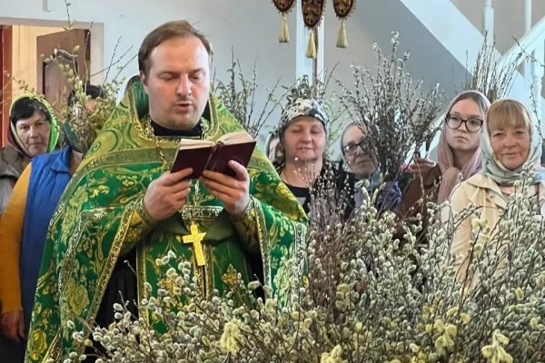 В день Вербного воскресенья в Преображенском храме села Заболотовка состоялось праздничное богослужение