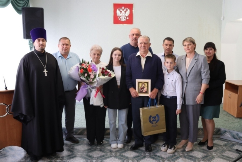 В Богучарском отделе ЗАГС состоялось чествование юбиляров семейной жизни