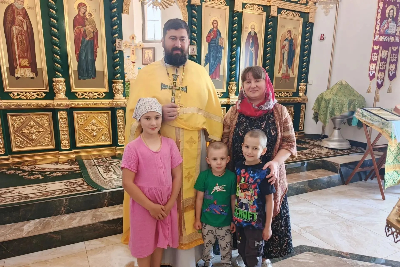 В храме преподобного Сергия Радонежского пгт. Подгоренский отметили День семьи, любви и верности