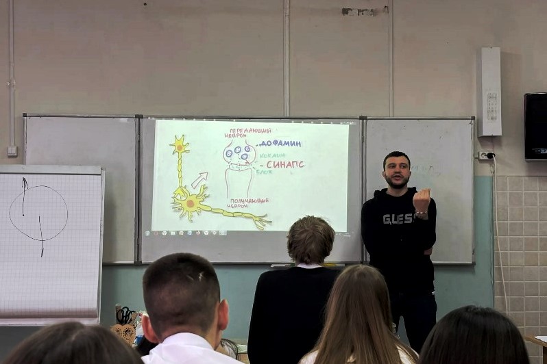 В МБОУ «Лицей №11» города Россошь состоялась встреча старшеклассников с представителем епархиального отдела по утверждению трезвости и противодействию наркомании и алкоголизму