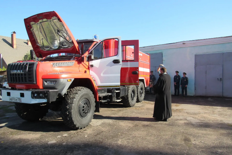 В Калачеевском районе освятили автотранспортные средства Калачеевского ВДПО и ПСЧ № 40 города Калач